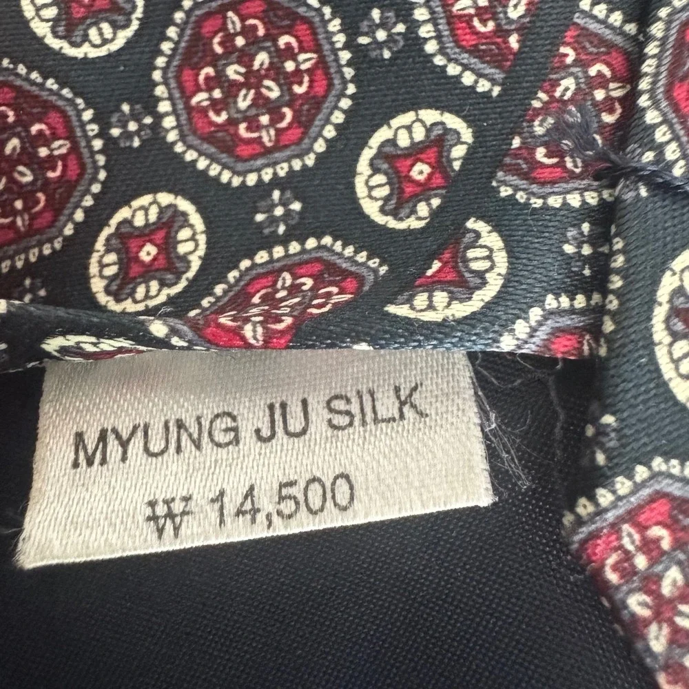 Mercedes High Fashion Medallion Myung Ju Silk Necktie Gray Burgundy Handmade
